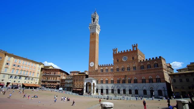 Transfer Florence to Rome via Siena